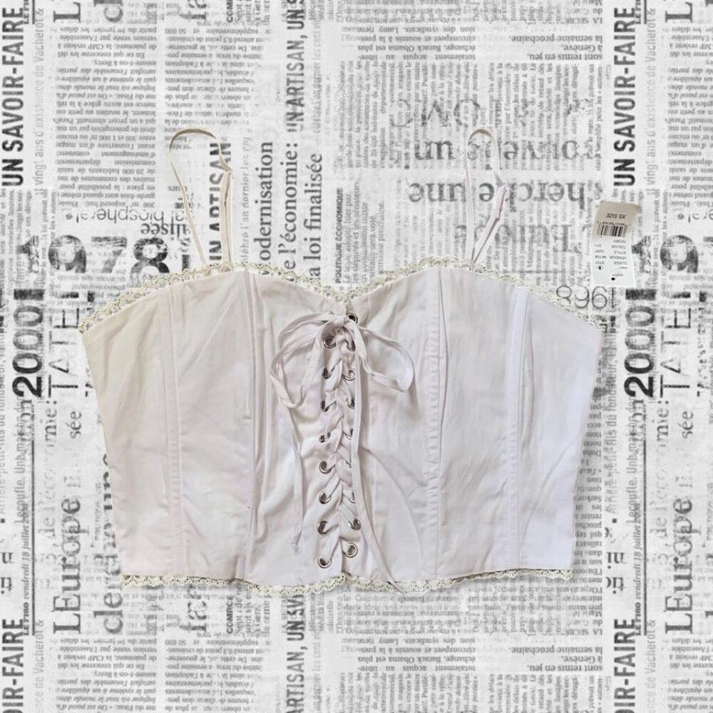 NWT white lace-up cami crop top with dainty lace trim